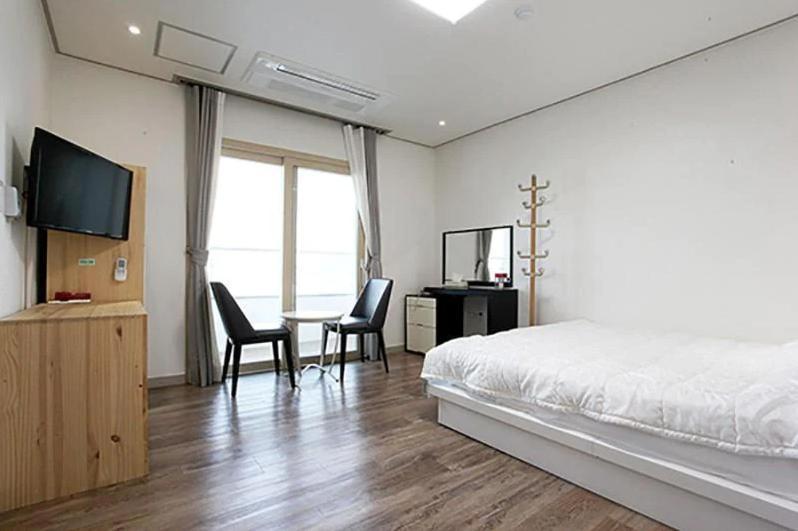 Poem House Aparthotel Jeju Exterior photo