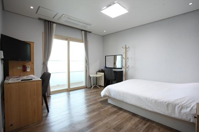 Poem House Aparthotel Jeju Exterior photo