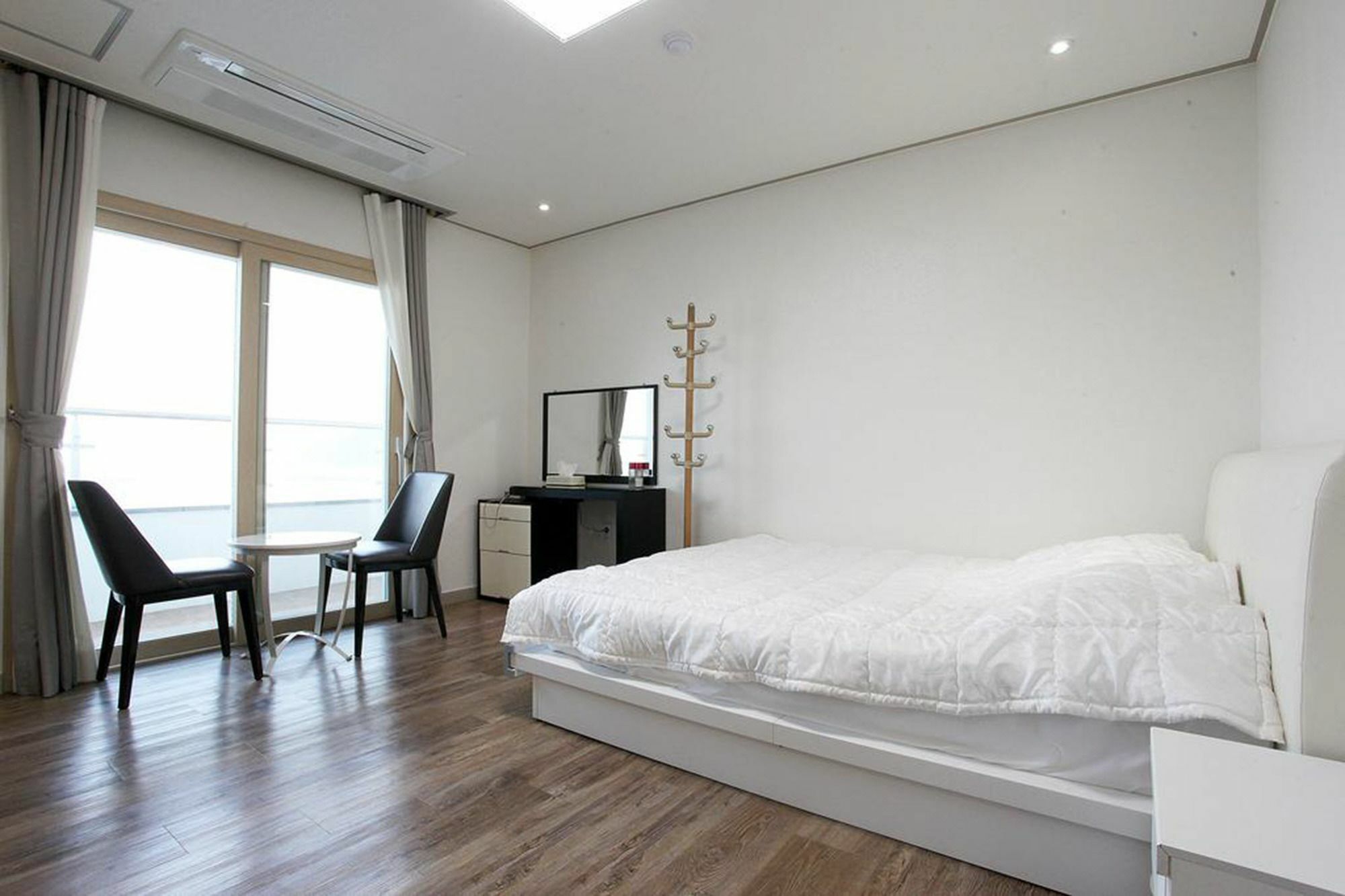 Poem House Aparthotel Jeju Exterior photo
